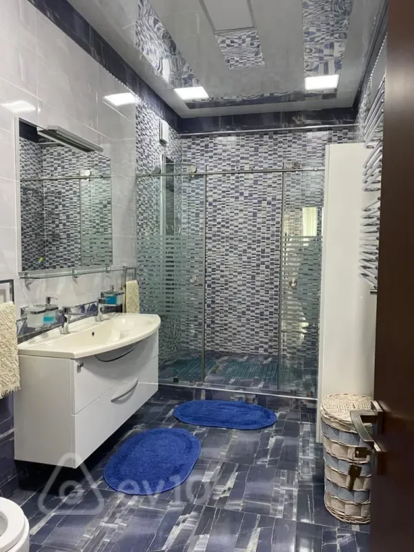 Kirayə verilir 5 otaqlı yeni tikili 270 m²