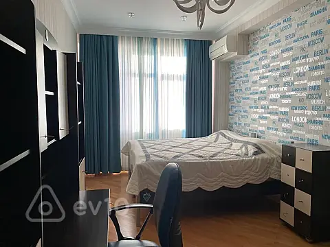 Kirayə verilir 5 otaqlı yeni tikili 270 m²