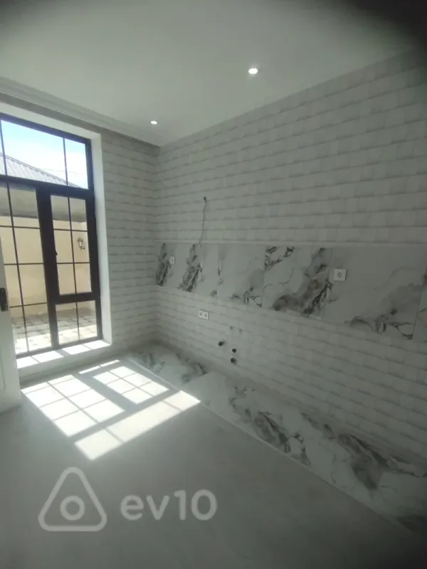 Satılır 4 otaqlı həyət evi 155 m²