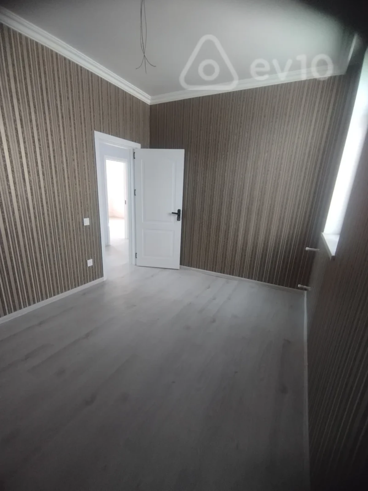 Satılır 4 otaqlı həyət evi 155 m²