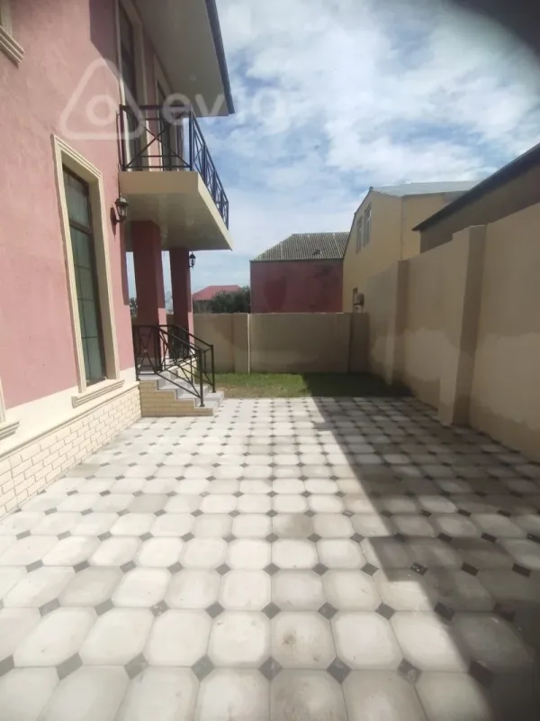 Satılır 4 otaqlı həyət evi 155 m²