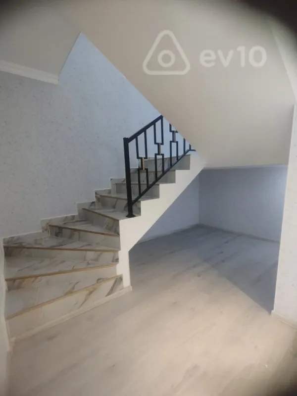 Satılır 4 otaqlı həyət evi 155 m²