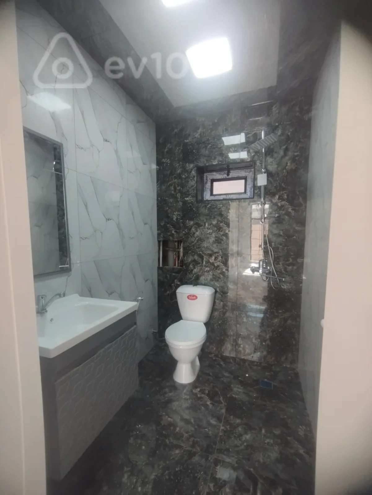 Satılır 4 otaqlı həyət evi 155 m²