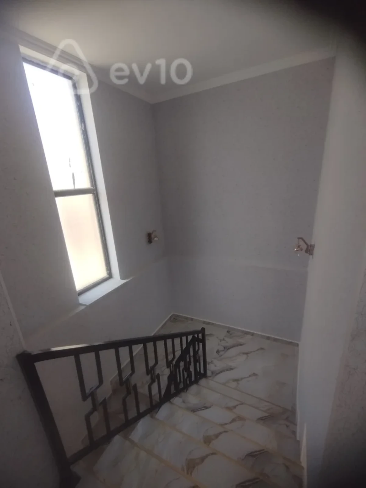 Satılır 4 otaqlı həyət evi 155 m²