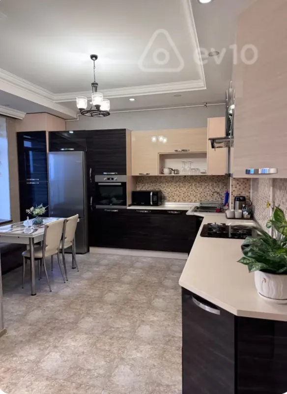 Kirayə verilir 3 otaqlı yeni tikili 140 m²