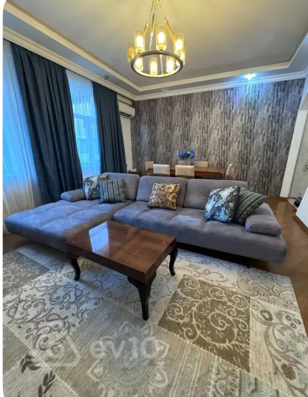 Kirayə verilir 3 otaqlı yeni tikili 140 m²
