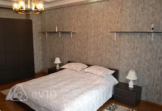 Kirayə verilir 3 otaqlı yeni tikili 140 m²