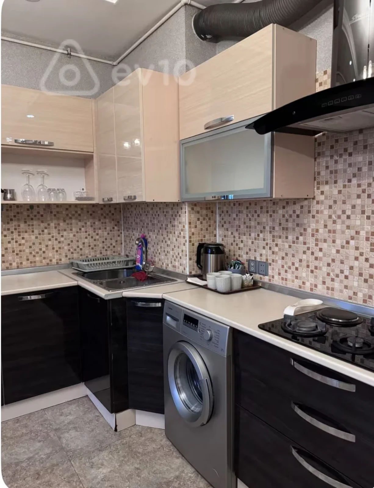 Kirayə verilir 3 otaqlı yeni tikili 140 m²