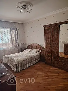 Kirayə verilir 4 otaqlı köhnə tikili 98 m²