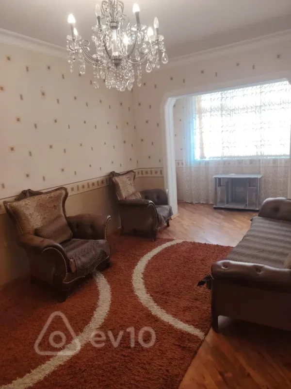 Kirayə verilir 4 otaqlı köhnə tikili 98 m²