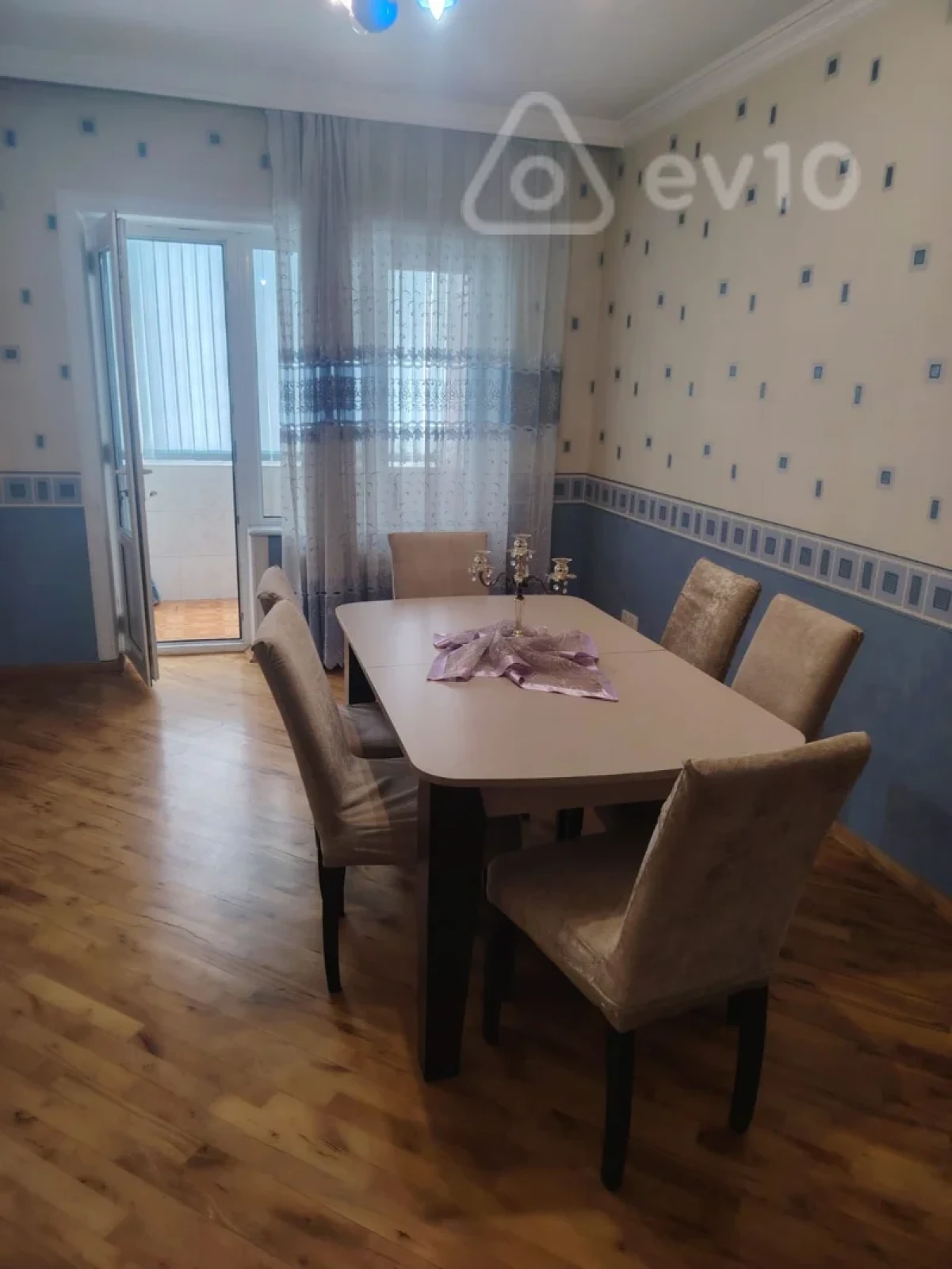 Kirayə verilir 4 otaqlı köhnə tikili 98 m²