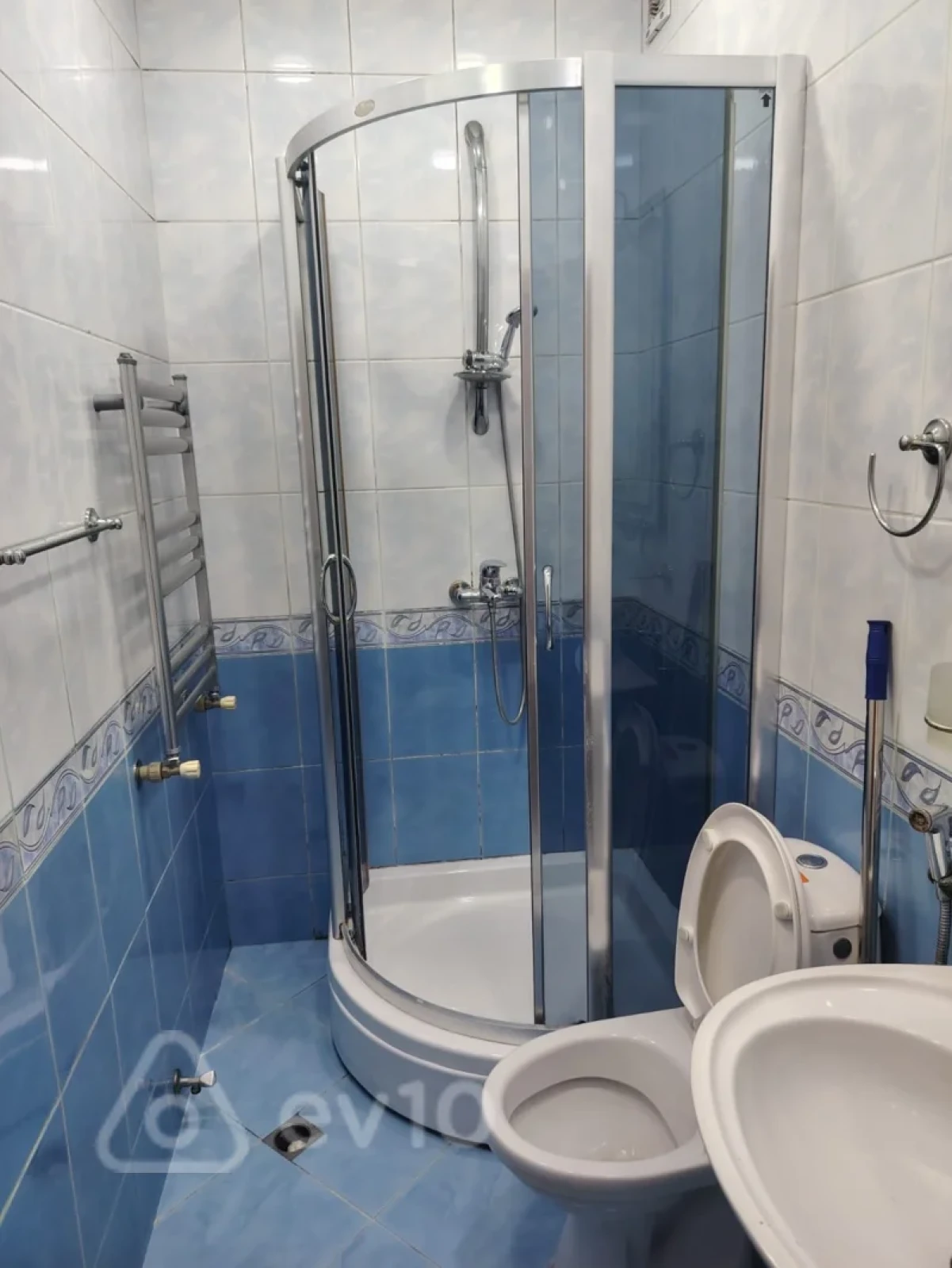 Kirayə verilir 4 otaqlı köhnə tikili 98 m²