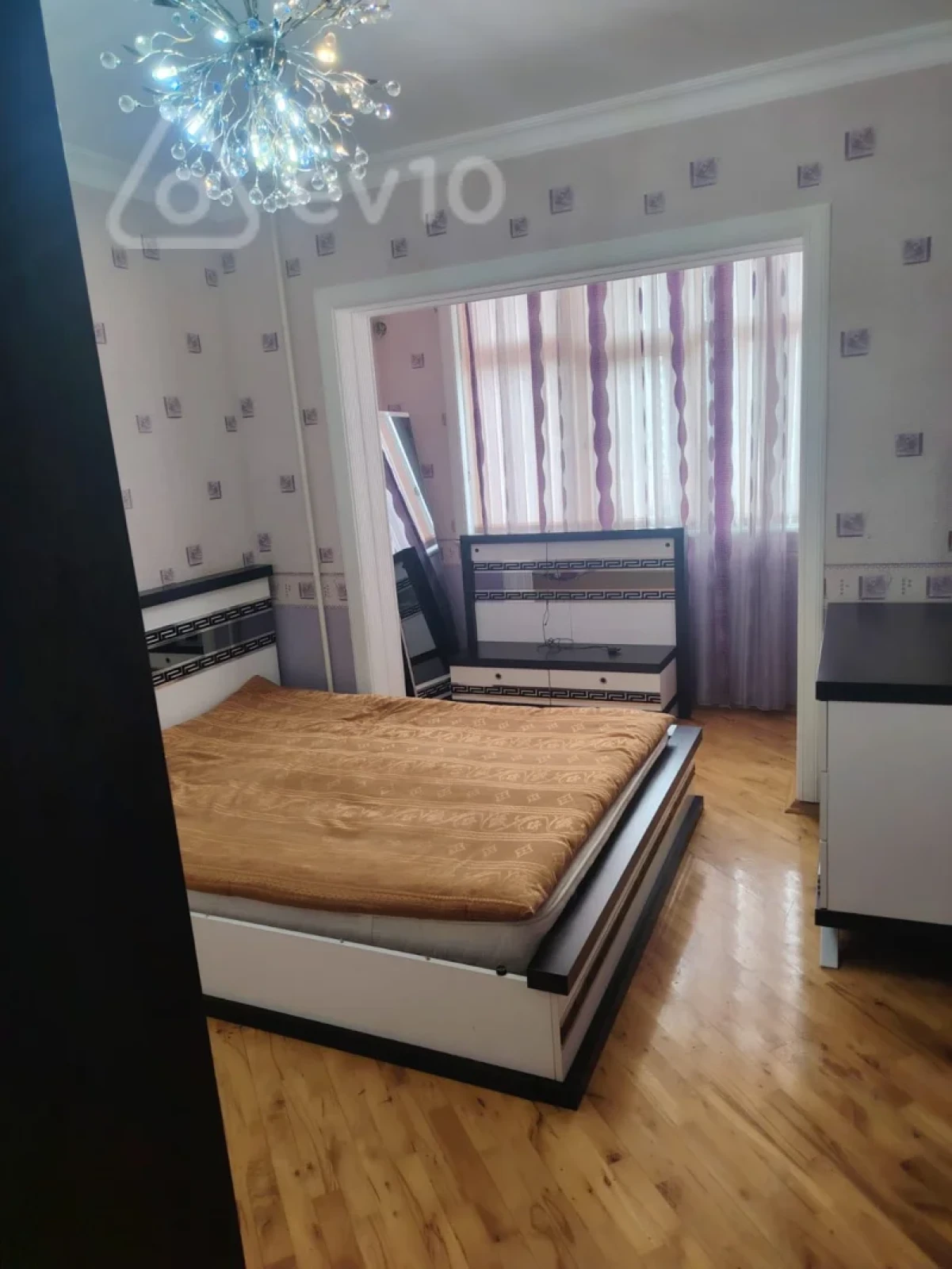 Kirayə verilir 4 otaqlı köhnə tikili 98 m²