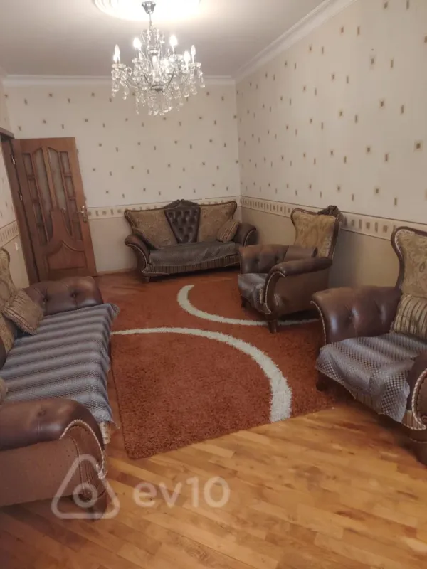 Kirayə verilir 4 otaqlı köhnə tikili 98 m²