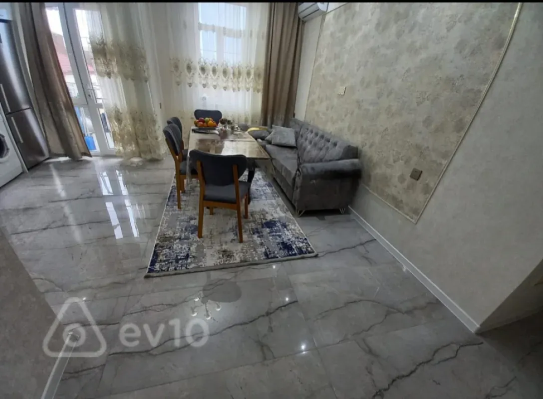 Kirayə verilir 3 otaqlı köhnə tikili 80 m²