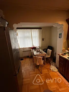 Satılır 3 otaqlı köhnə tikili 90 m²