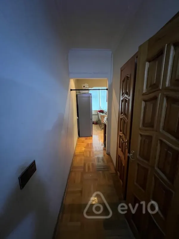 Satılır 3 otaqlı köhnə tikili 90 m²