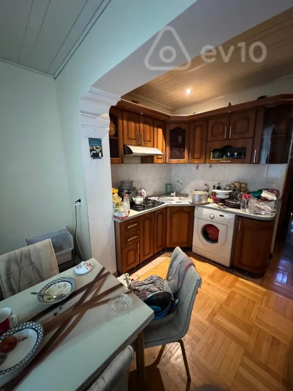 Satılır 3 otaqlı köhnə tikili 90 m²