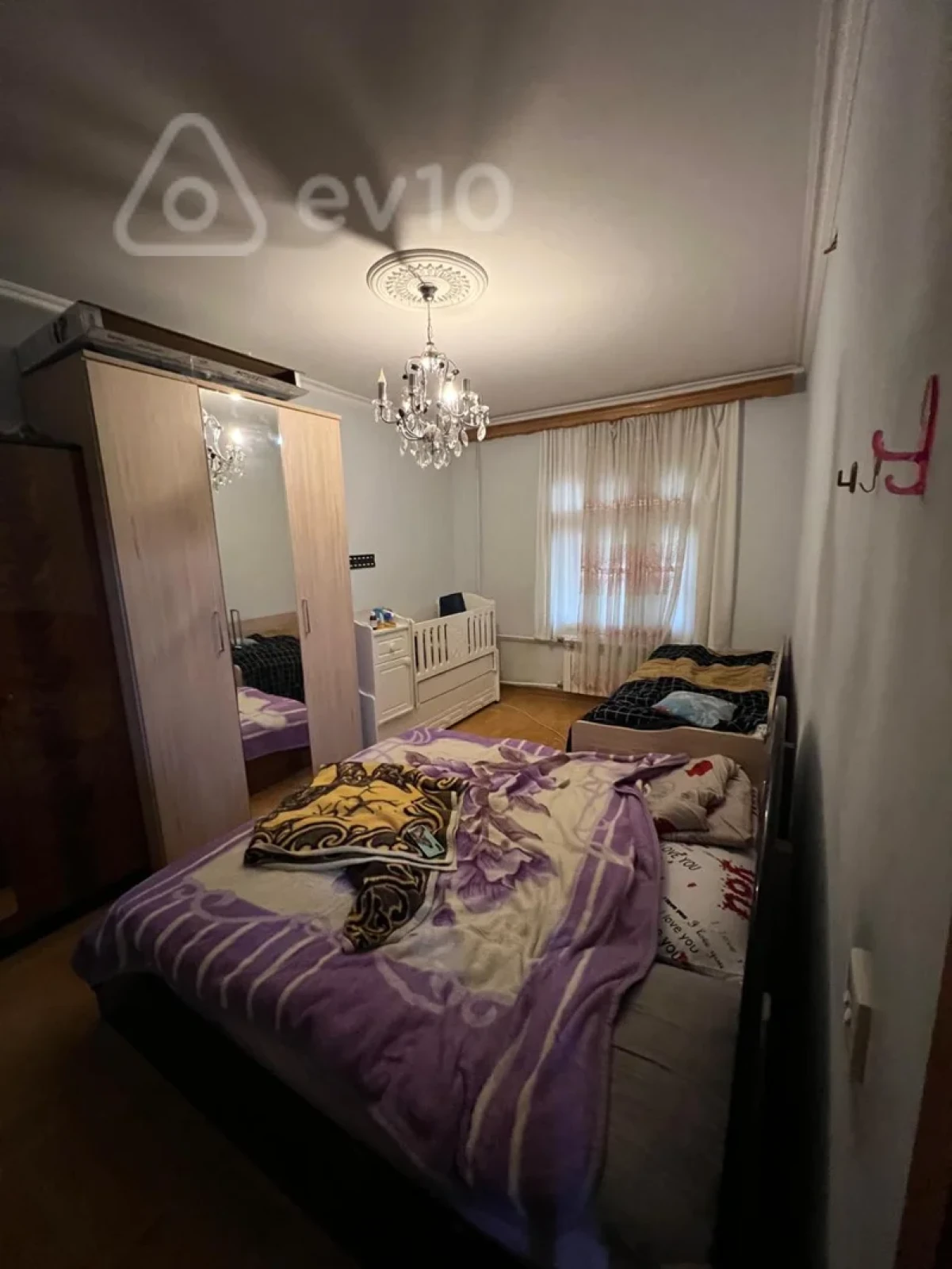 Satılır 3 otaqlı köhnə tikili 90 m²