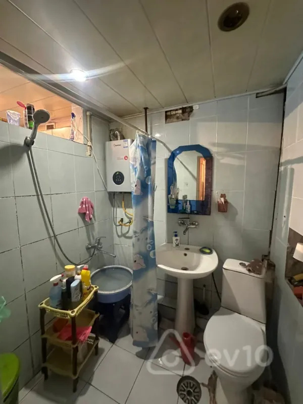 Satılır 3 otaqlı köhnə tikili 70 m²