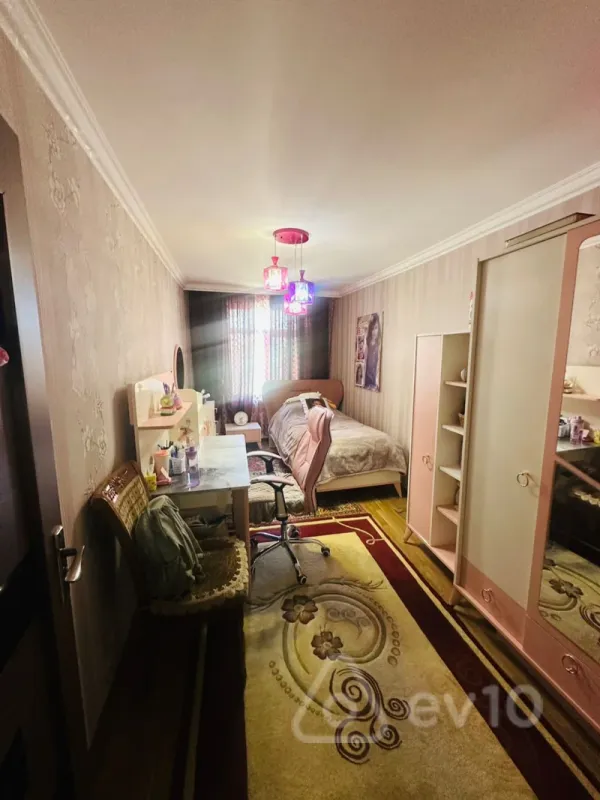 Satılır 3 otaqlı köhnə tikili 70 m²
