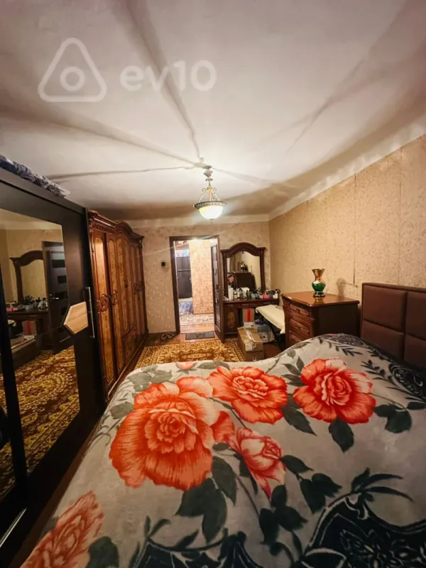 Satılır 3 otaqlı köhnə tikili 70 m²