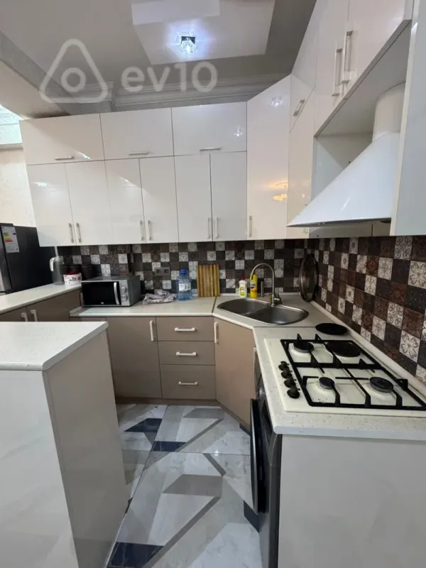 Kirayə verilir 3 otaqlı yeni tikili 80 m²