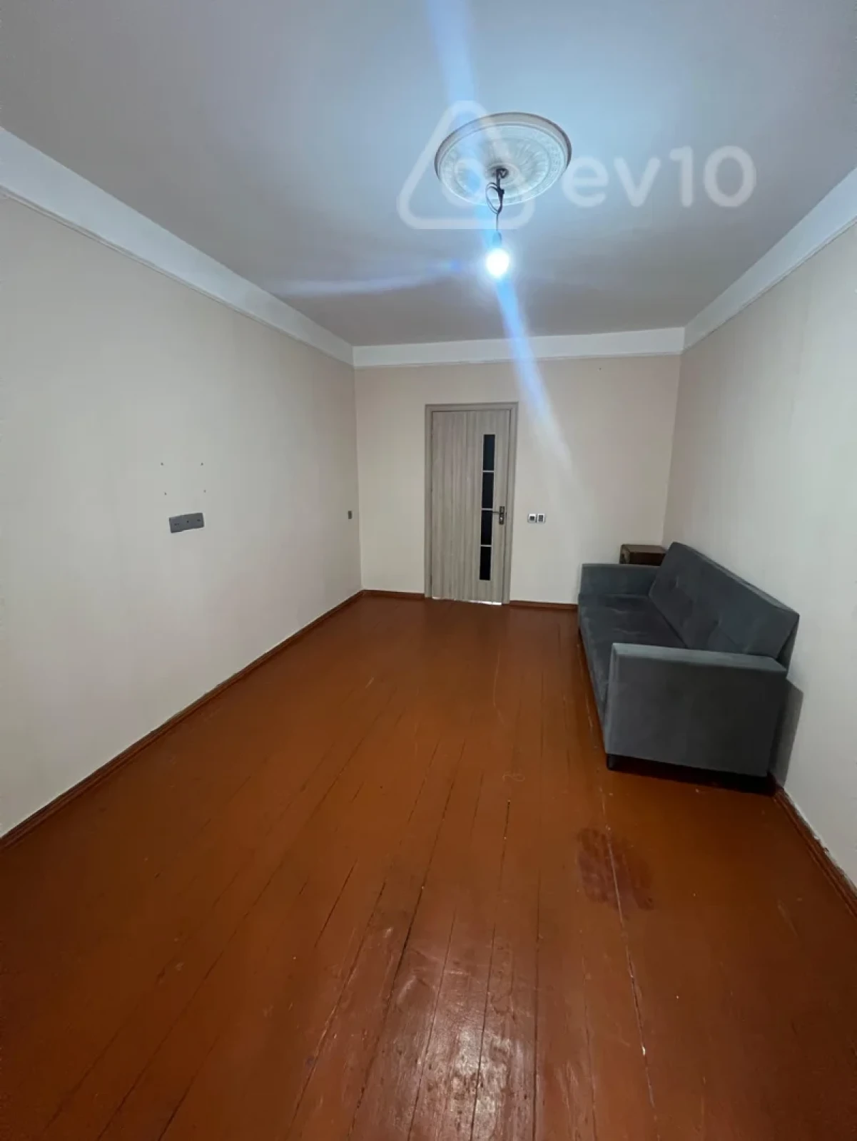 Satılır 3 otaqlı köhnə tikili 55 m²