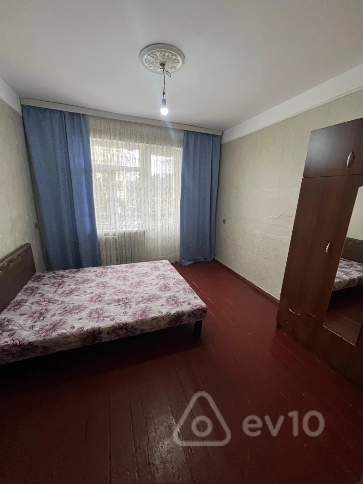 Satılır 3 otaqlı köhnə tikili 55 m²