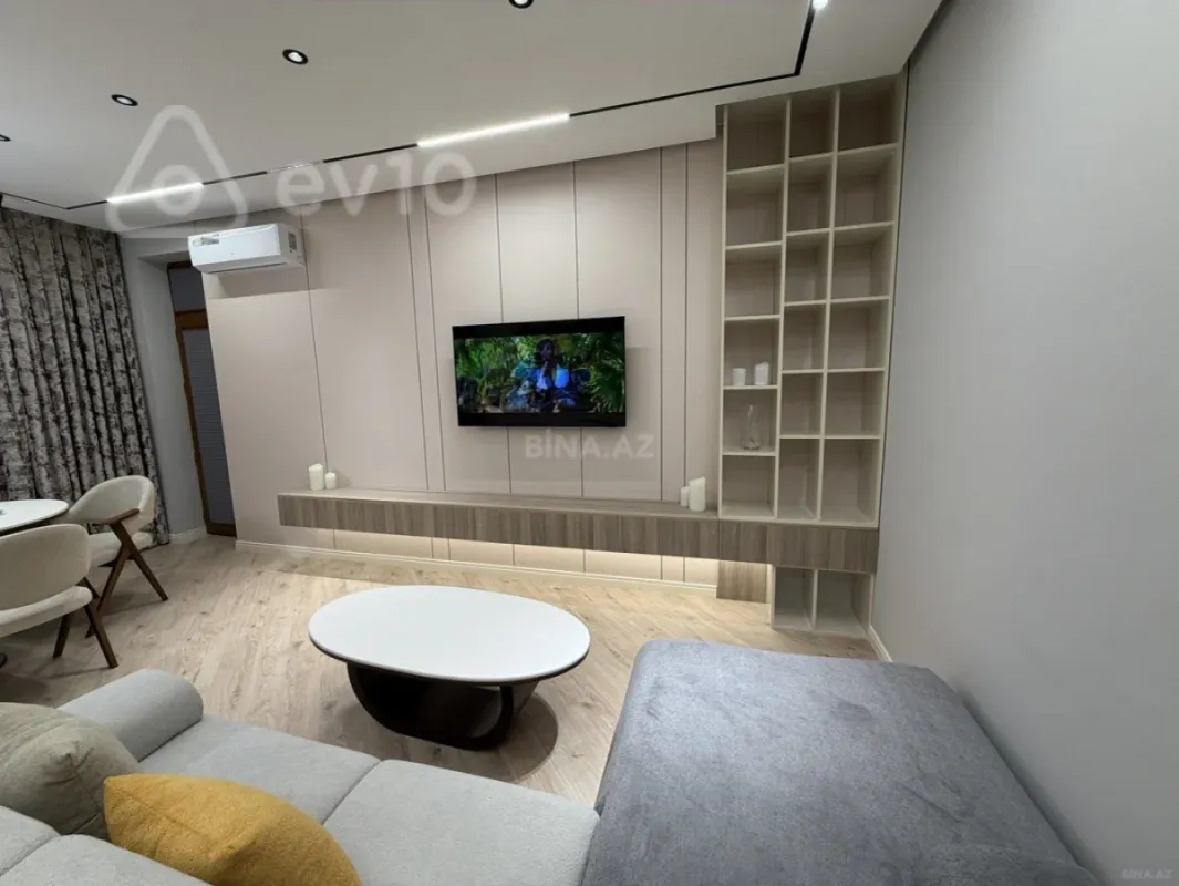 Kirayə verilir 4 otaqlı yeni tikili 220 m²