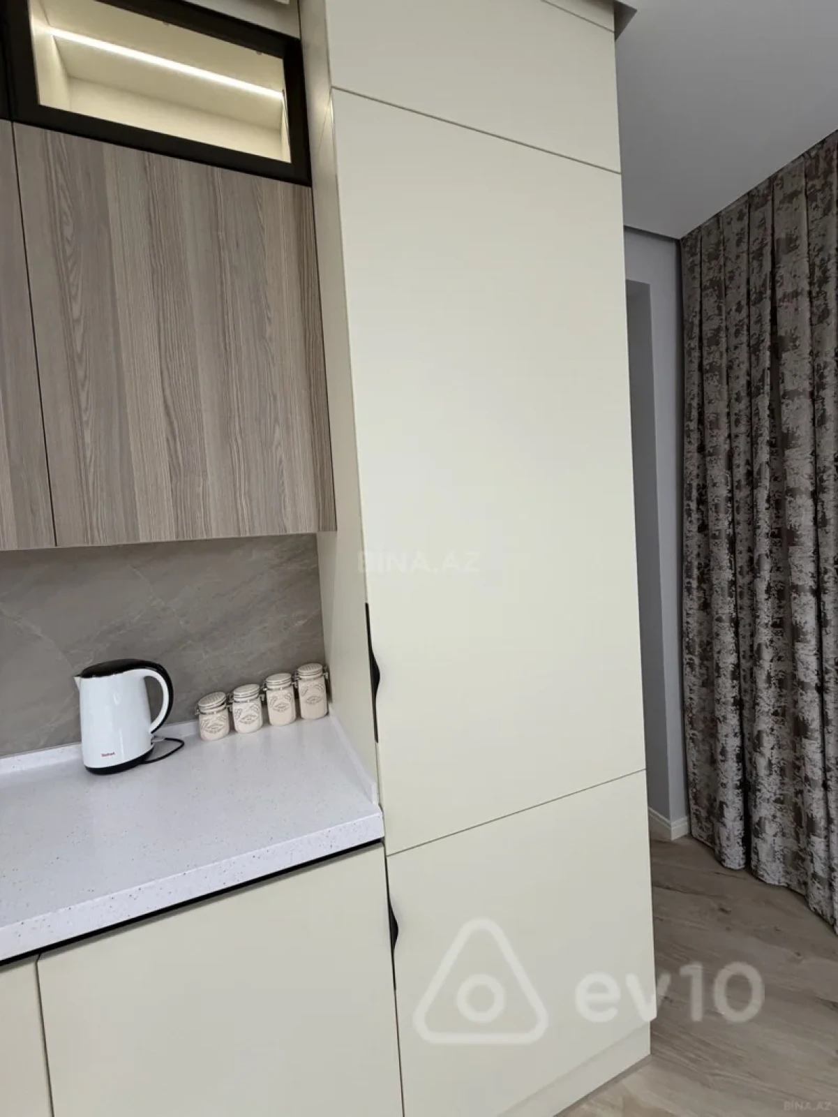 Kirayə verilir 4 otaqlı yeni tikili 220 m²