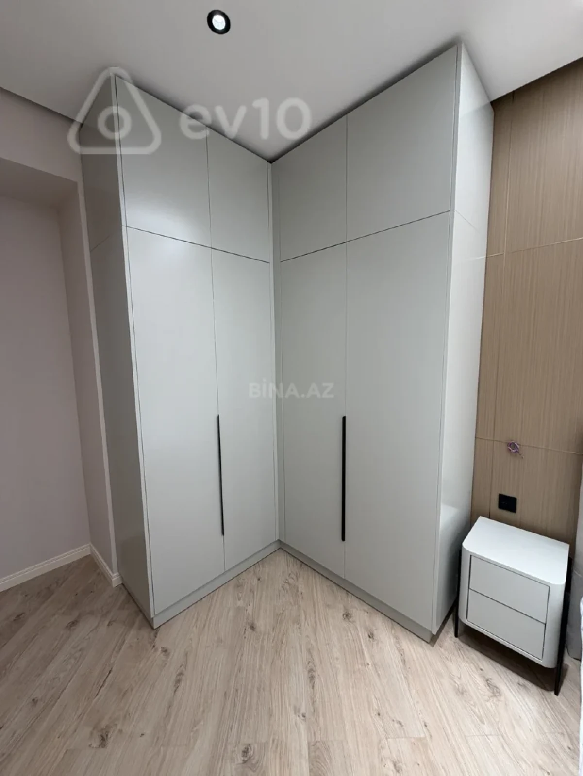 Kirayə verilir 4 otaqlı yeni tikili 220 m²