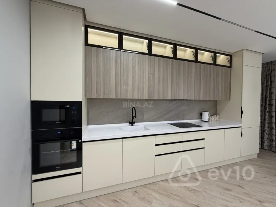 Kirayə verilir 4 otaqlı yeni tikili 220 m²