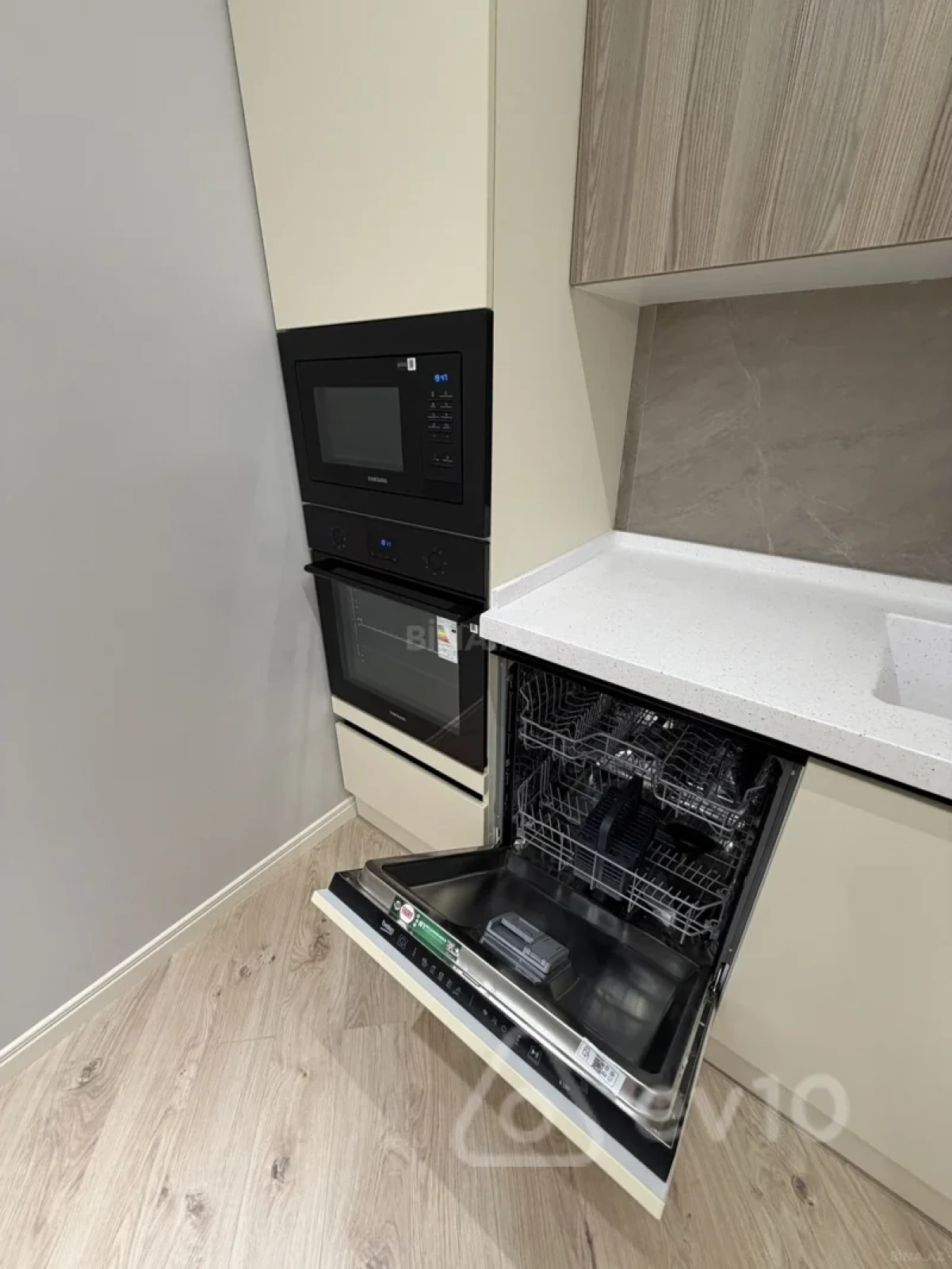 Kirayə verilir 4 otaqlı yeni tikili 220 m²