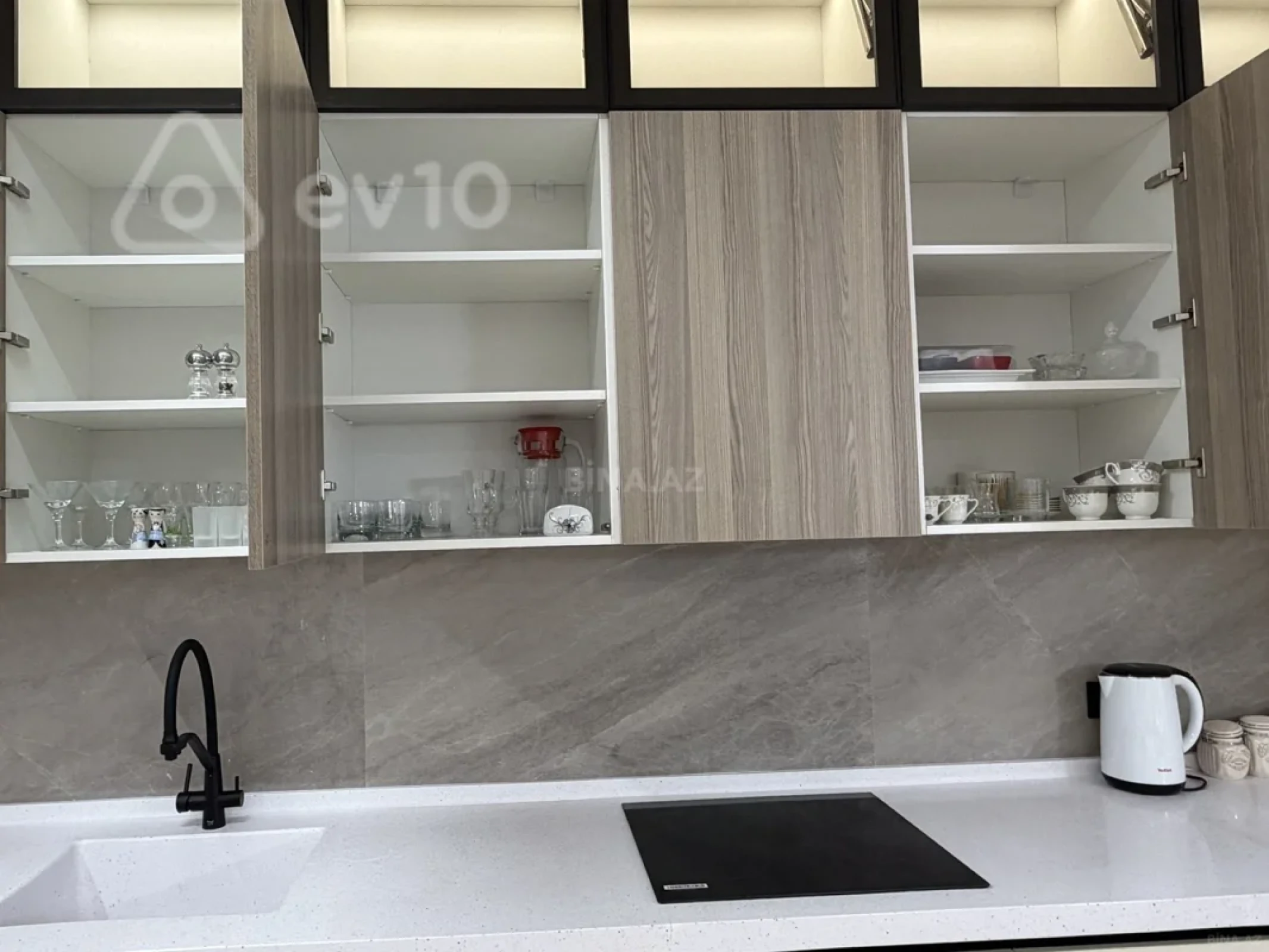 Kirayə verilir 4 otaqlı yeni tikili 220 m²