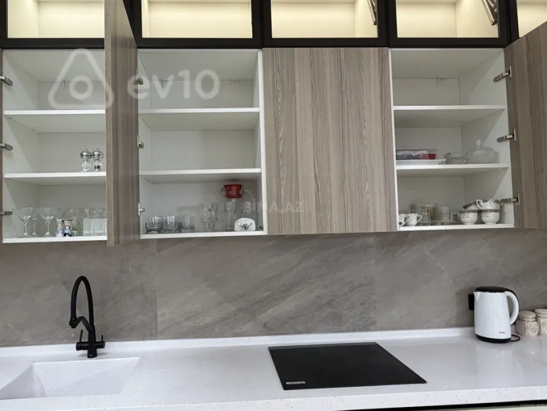 Kirayə verilir 4 otaqlı yeni tikili 220 m²