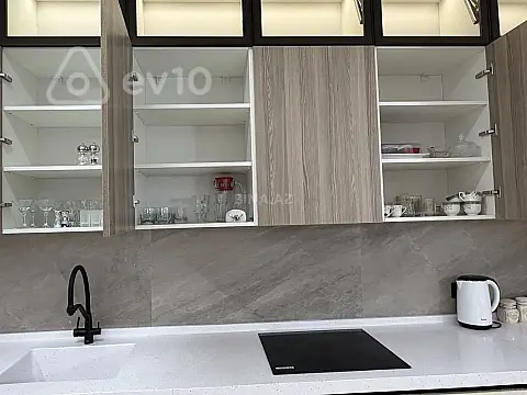 Kirayə verilir 4 otaqlı yeni tikili 220 m²