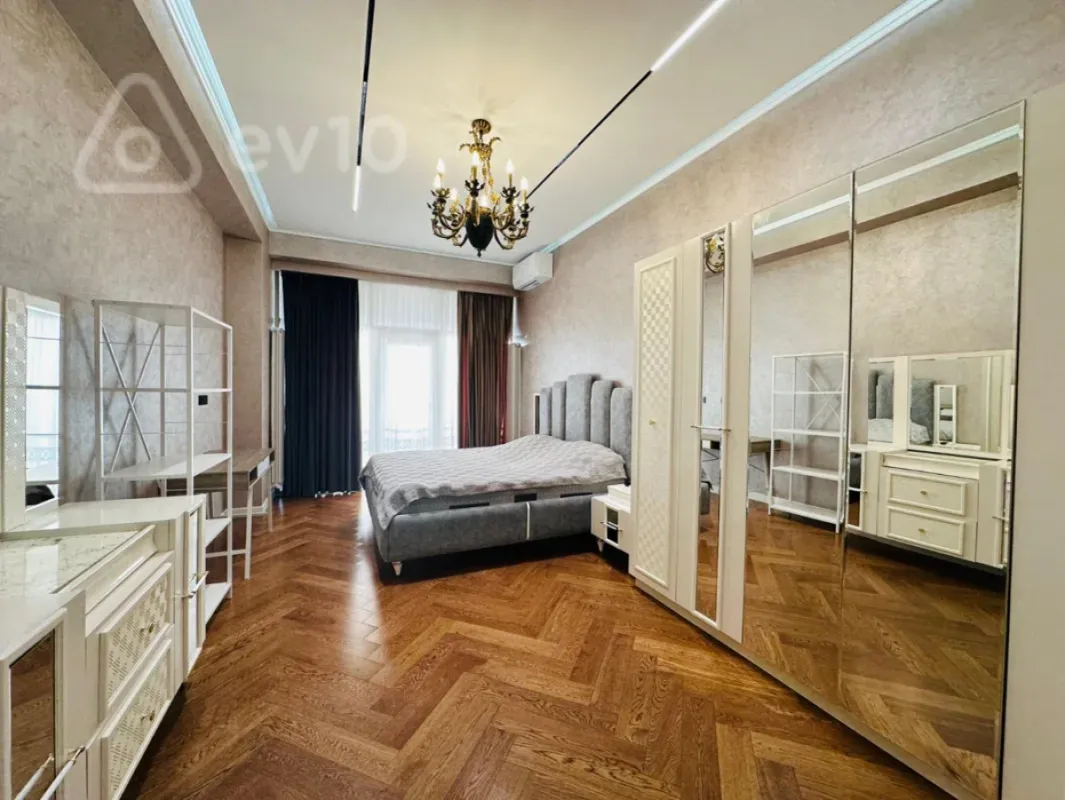 Kirayə verilir 3 otaqlı yeni tikili 170 m²