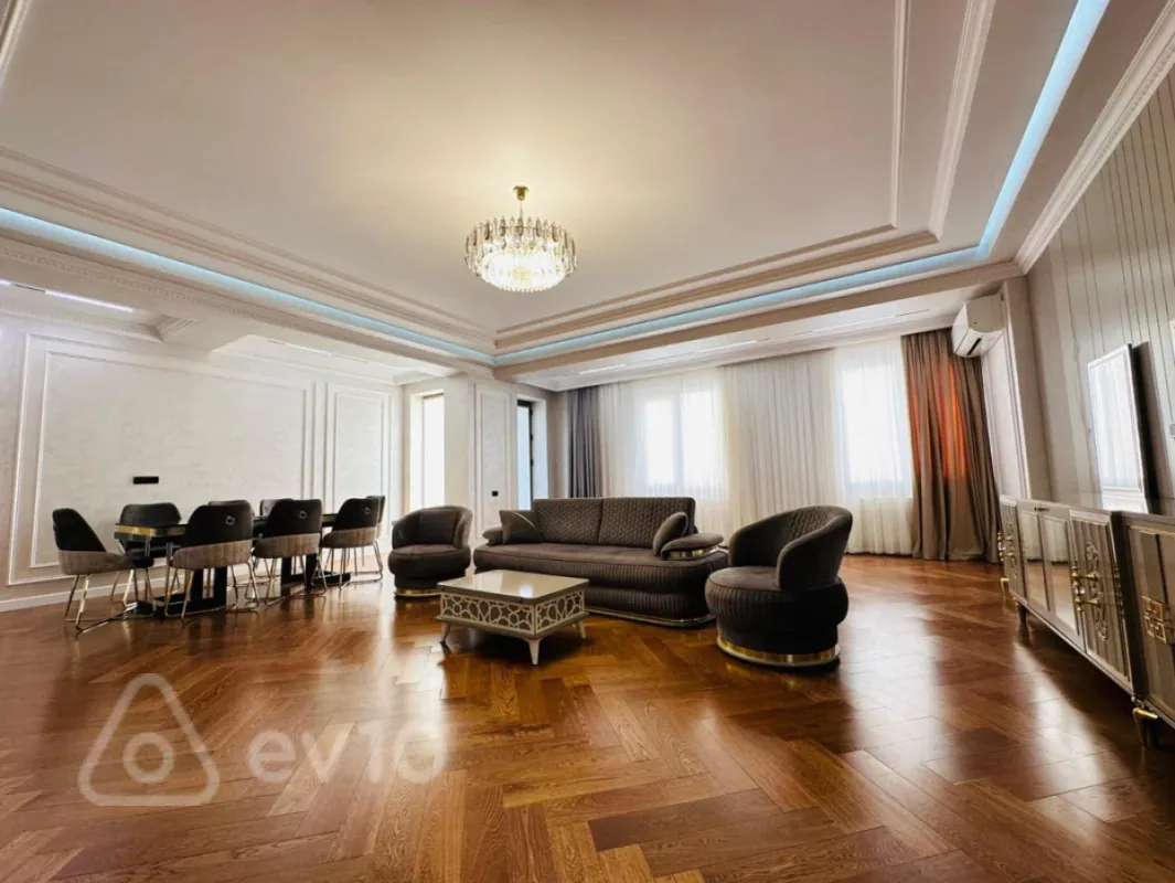 Kirayə verilir 3 otaqlı yeni tikili 170 m²