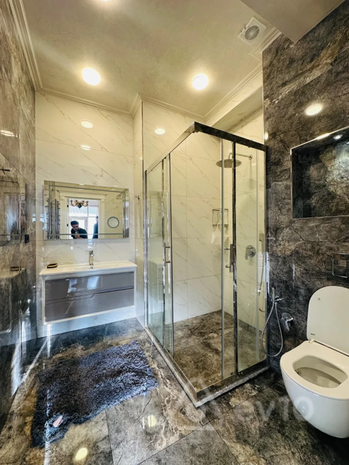 Kirayə verilir 3 otaqlı yeni tikili 170 m²