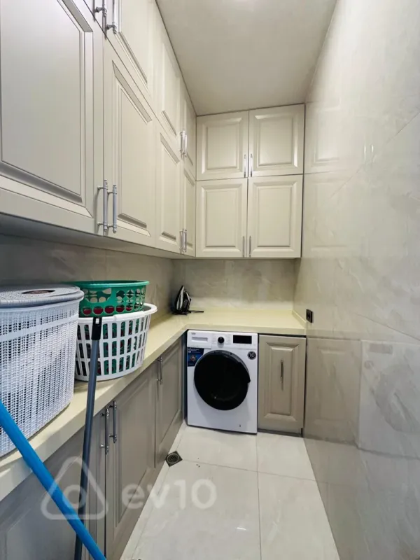 Kirayə verilir 3 otaqlı yeni tikili 170 m²