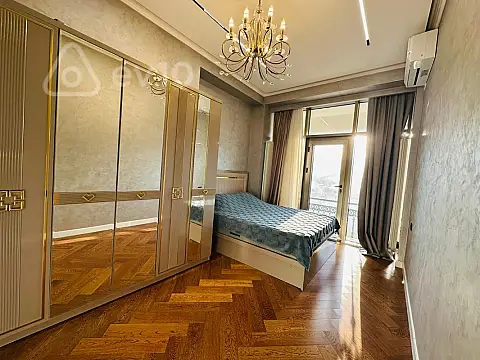Kirayə verilir 3 otaqlı yeni tikili 170 m²