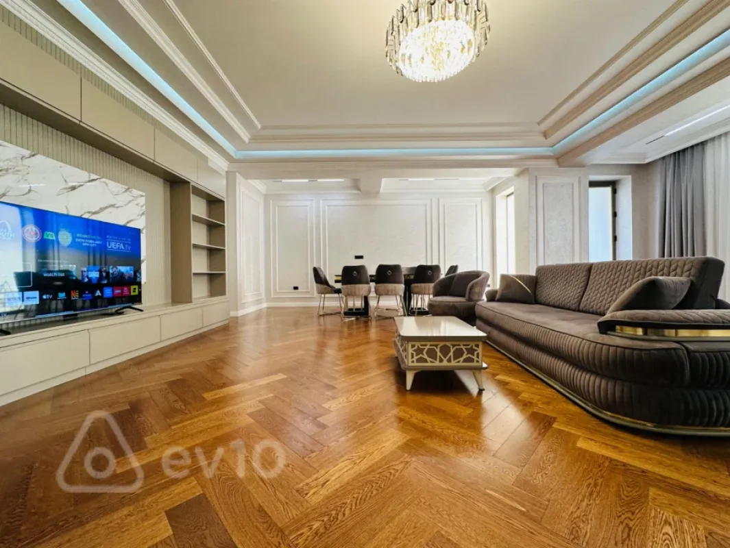 Kirayə verilir 3 otaqlı yeni tikili 170 m²