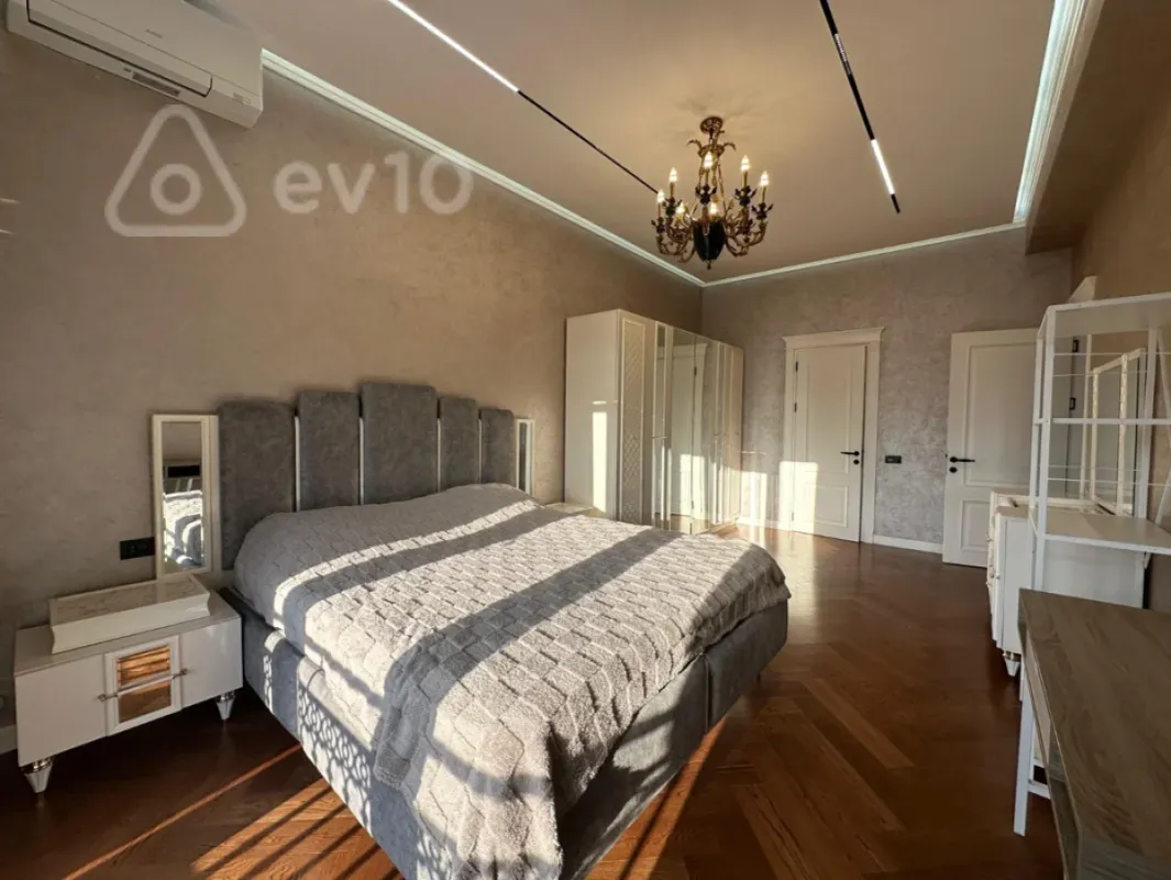 Kirayə verilir 3 otaqlı yeni tikili 170 m²