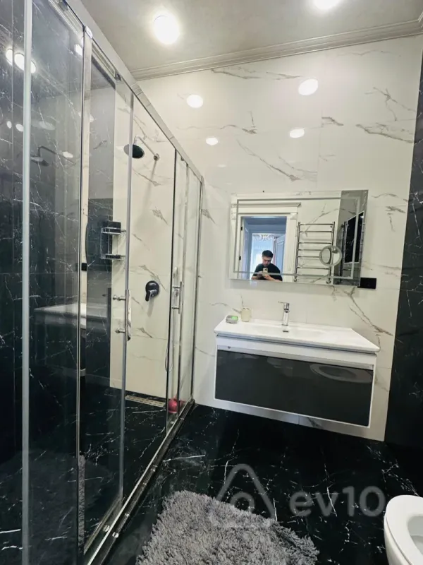 Kirayə verilir 3 otaqlı yeni tikili 170 m²