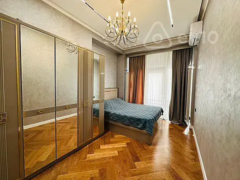 Kirayə verilir 3 otaqlı yeni tikili 170 m²