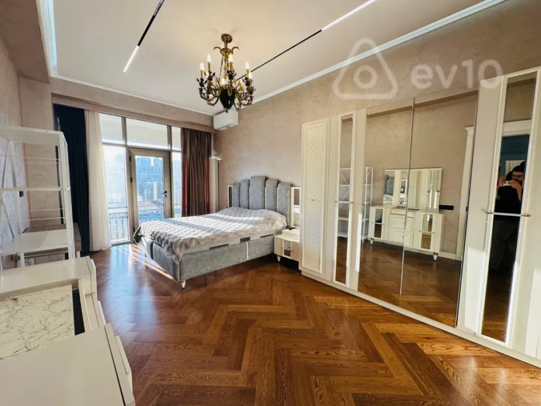 Kirayə verilir 3 otaqlı yeni tikili 170 m²