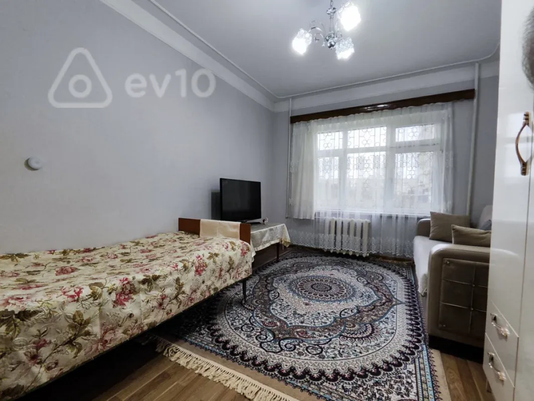 Satılır 3 otaqlı köhnə tikili 85 m²