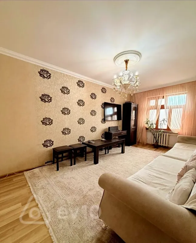 Satılır 2 otaqlı köhnə tikili 55 m²