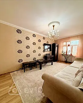 Satılır 2 otaqlı köhnə tikili 55 m²